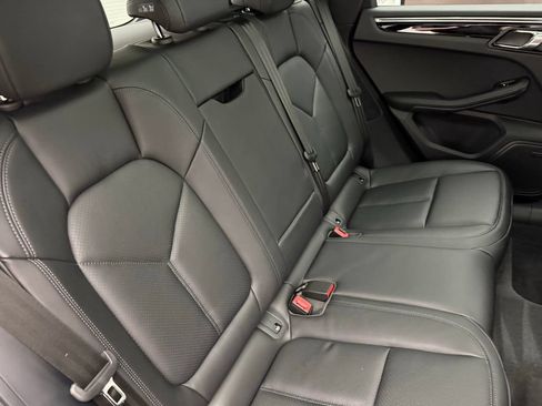 Used 2025 Porsche Macan AWD/4WD image 35