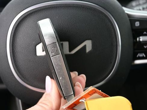 Used 2024 Kia Sorento S image 37