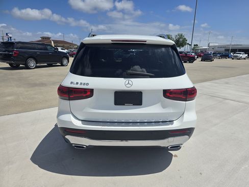 Used 2021 Mercedes-Benz GLB 250 image 4