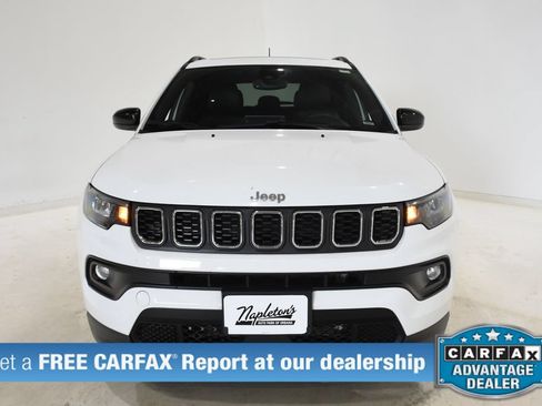 Used 2025 Jeep Compass Latitude w/ Sun & Sound Group AWD/4WD image 2