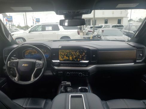 Used 2022 Chevrolet Silverado 1500 High Country w/ High Country Premium Package image 9