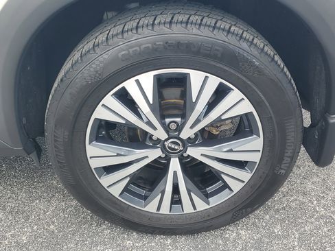 Certified 2022 Nissan Rogue SV image 8