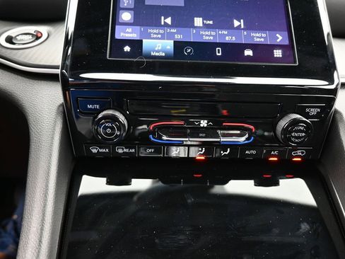 Used 2024 Jeep Grand Cherokee Laredo X image 26