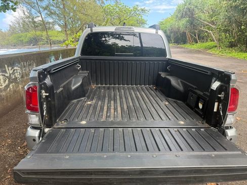 Used 2022 Toyota Tacoma TRD Sport AWD/4WD image 11