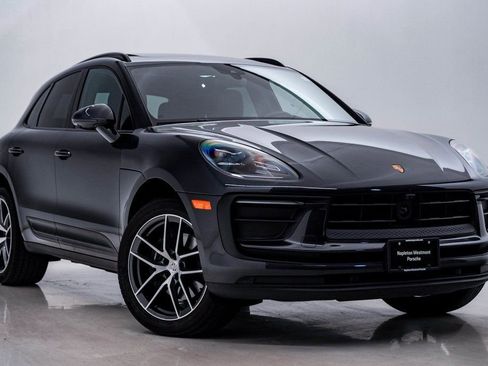 Certified 2025 Porsche Macan AWD/4WD image 8