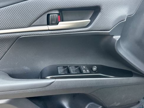Used 2025 Toyota Camry SE FWD image 11
