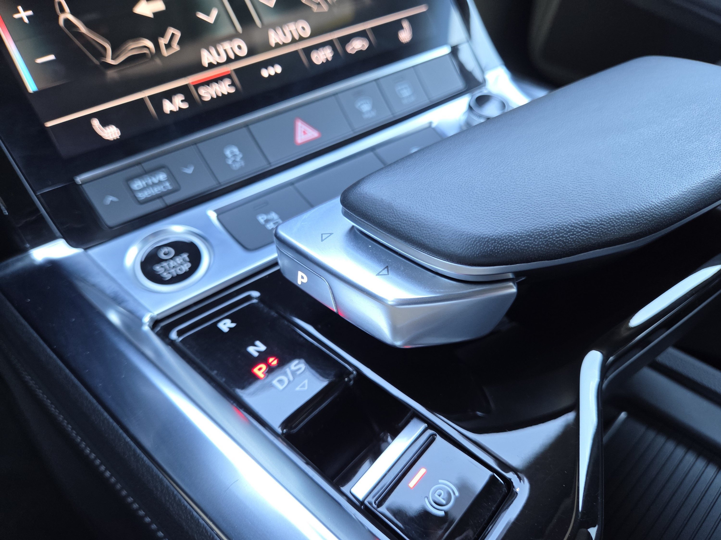 Used 2024 Audi Q8 e-tron Premium AWD/4WD image 33