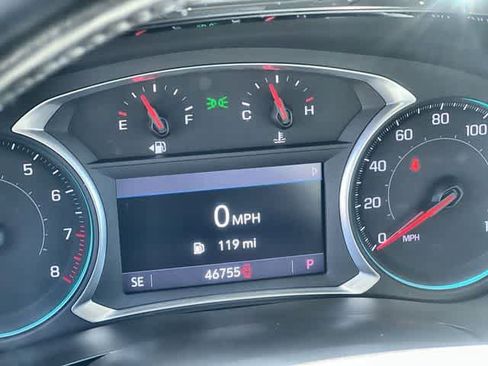 Used 2021 Chevrolet Traverse LT image 19