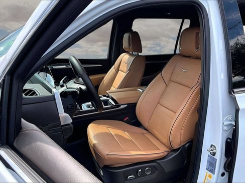 Used 2026 Cadillac Escalade ESV Luxury w/ Touring Package AWD/4WD image 21