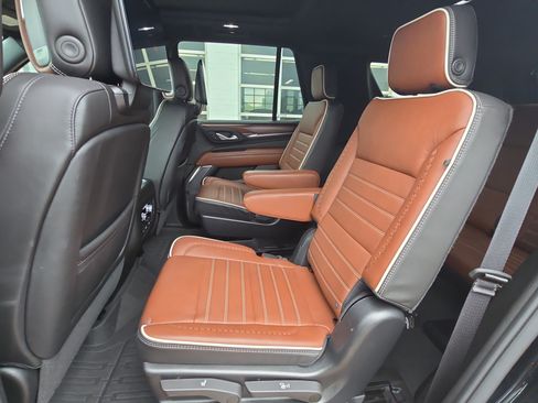 Used 2023 GMC Yukon Denali Ultimate AWD/4WD image 15