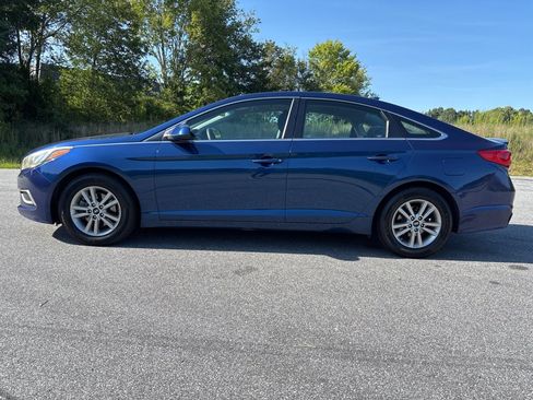 Used 2017 Hyundai Sonata SE FWD image 2