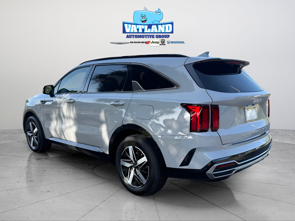 Used 2022 Kia Sorento EX w/ Panoramic Sunroof Package FWD image 3
