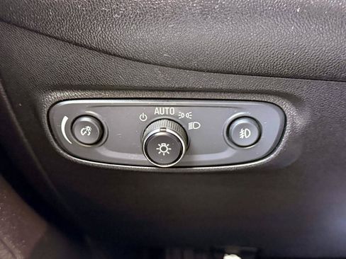 Used 2019 Chevrolet Equinox Premier AWD/4WD image 16
