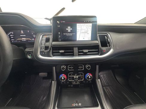 Used 2023 GMC Yukon XL SLT w/ SLT Premium Package image 13