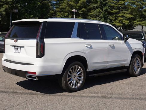 Used 2023 Cadillac Escalade Premium Luxury AWD/4WD image 18