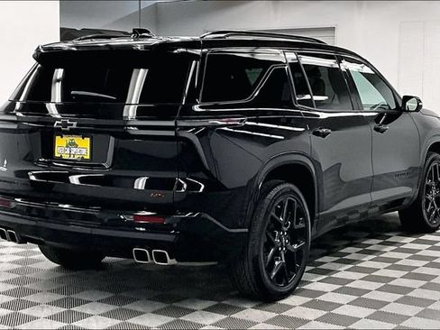 Used 2025 Chevrolet Traverse RS AWD/4WD image 13