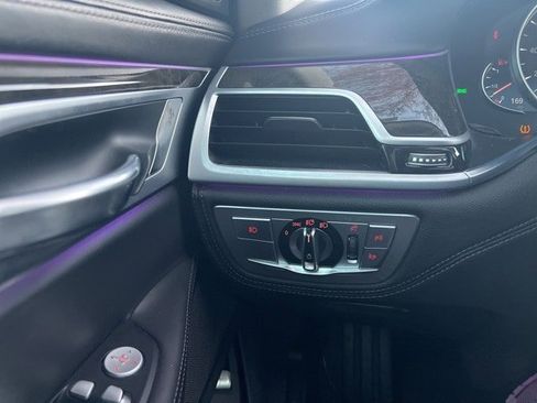 Used 2018 BMW 740i image 14