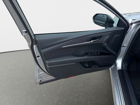 Used 2025 Toyota Camry LE w/ Convenience Package image 14