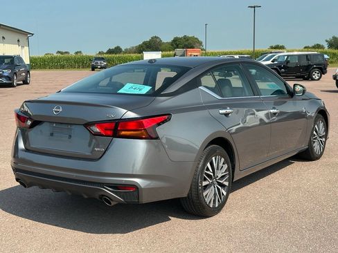 Used 2023 Nissan Altima 2.5 SV w/ SV Premium Package AWD/4WD image 6