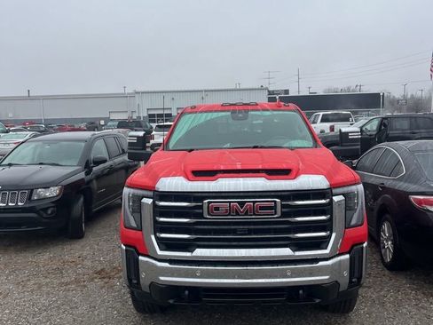 Used 2024 GMC Sierra 2500 SLT w/ SLT Convenience Package image 2