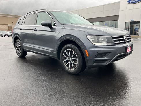 Used 2020 Volkswagen Tiguan SE w/ Panoramic Sunroof Package image 8