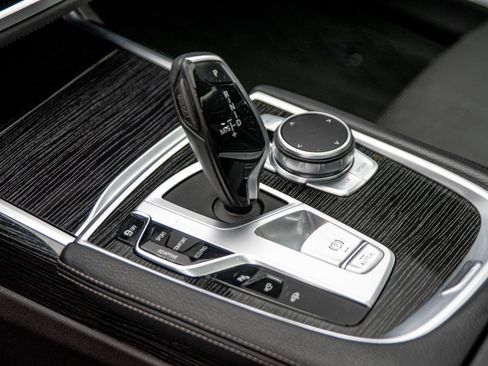 Used 2020 BMW 740i xDrive AWD/4WD image 9