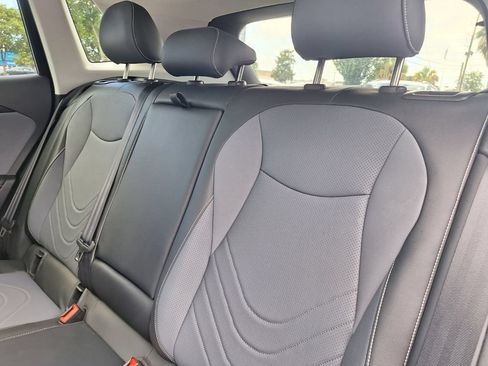 Used 2026 Volkswagen Tiguan SE w/ Panoramic Sunroof Package FWD image 24