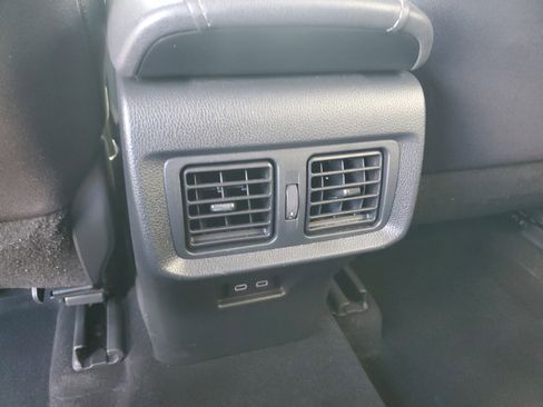 Used 2024 Toyota Venza LE image 15