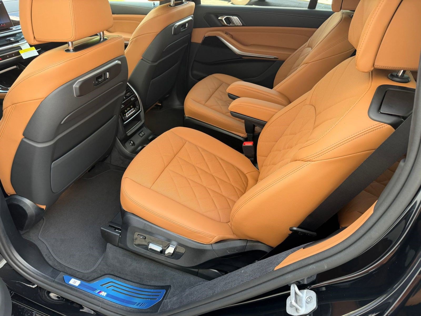 Used 2027 BMW X7 xDrive40i w/ M Sport Package AWD/4WD image 14