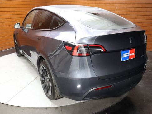 Used 2023 Tesla Model Y Long Range image 38