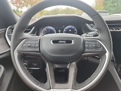 New 2025 Jeep Grand Cherokee L Limited w/ Trailer Tow Package image 32