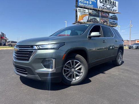 Used 2023 Chevrolet Traverse LT FWD image 1