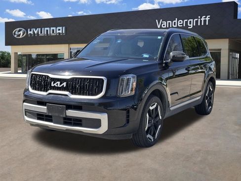 Used 2024 Kia Telluride EX w/ EX Captain's Chair Package image 6