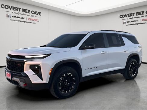 Used 2025 Chevrolet Traverse Z71 w/ Enhanced Driving Package image 3