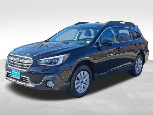 Used 2018 Subaru Outback 2.5i Premium image 3