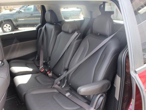 Certified 2026 Kia Carnival EX image 31