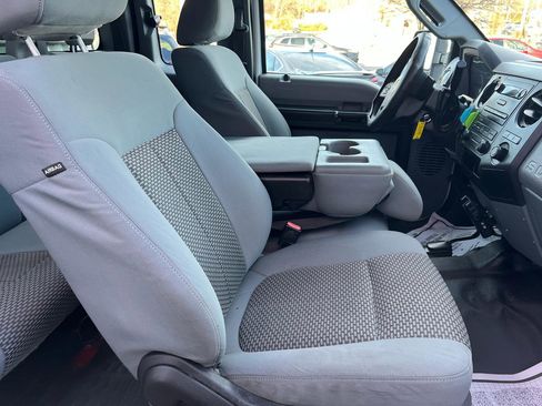 Used 2014 Ford F250 XL w/ Power Equipment Group image 19