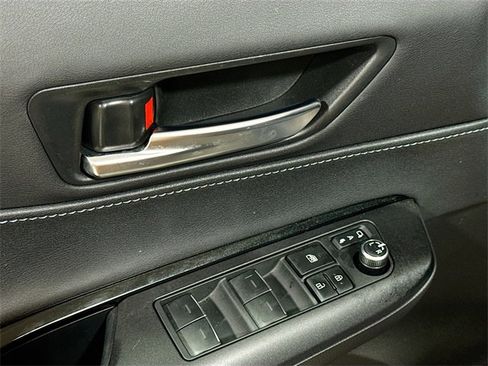 Used 2023 Toyota Venza LE image 20