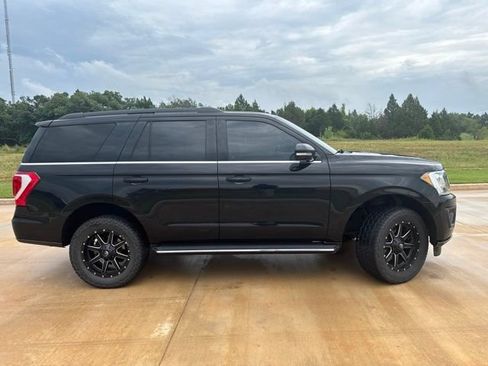 Used 2018 Ford Expedition XLT w/ Equipment Group 202A AWD/4WD image 4