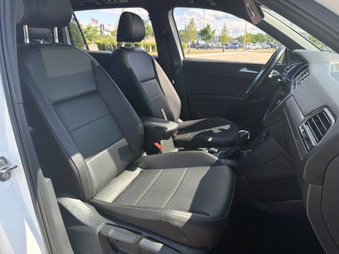 Certified 2020 Volkswagen Tiguan SE R-Line AWD/4WD image 26