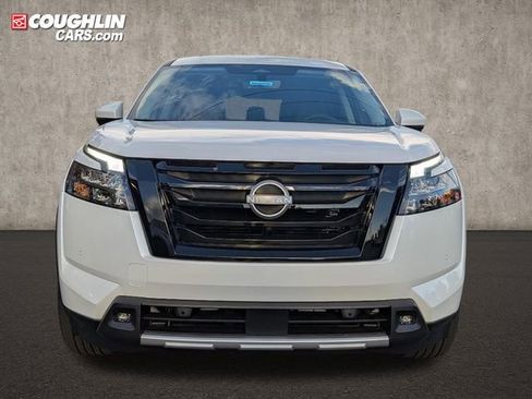 New 2025 Nissan Pathfinder SL w/ SL Premium Package image 2
