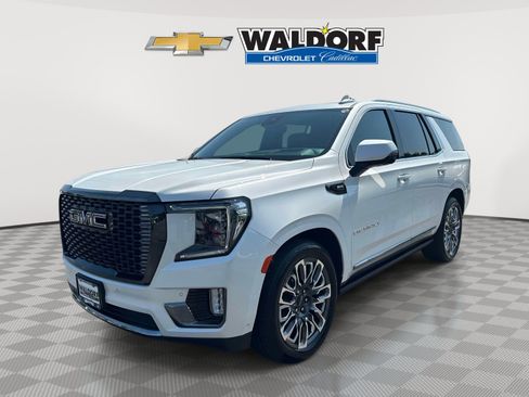 Used 2023 GMC Yukon Denali Ultimate w/ LPO, Floor Liner Package AWD/4WD image 3