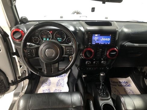 Used 2012 Jeep Wrangler Unlimited Sahara image 23