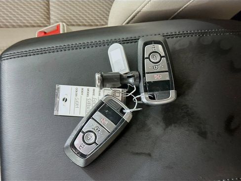 Used 2023 Ford Explorer XLT image 35