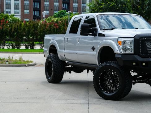 Used 2015 Ford F250 Lariat w/ Lariat Ultimate Package AWD/4WD image 2