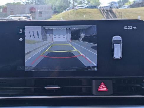 Used 2025 Kia Carnival FWD image 17