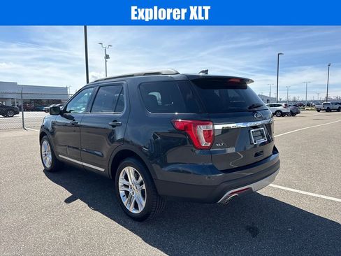 Used 2017 Ford Explorer XLT w/ Equipment Group 202A image 6