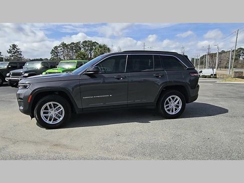 Used 2025 Jeep Grand Cherokee Laredo X w/ Luxury Tech Group I RWD image 28