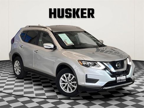 Used 2020 Nissan Rogue SV image 1