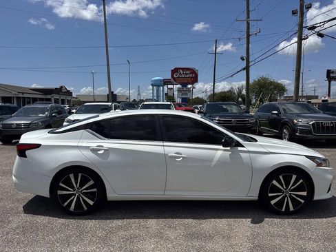Used 2022 Nissan Altima 2.5 SR FWD image 10